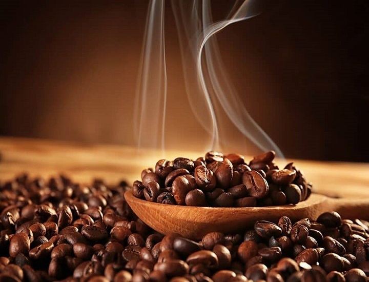 Các cấp độ rang cà phê tác động như nào đến hàm lượng caffeine?