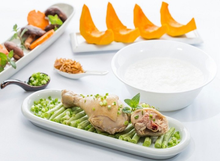 Chọn cháo gà ác hay cháo gà thường cho bé? So sánh giá trị dinh dưỡng