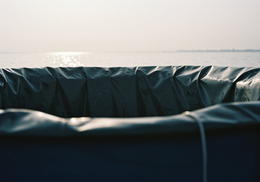 Nuôi tôm càng xanh trong bể lót bạt thường gặp rủi ro gì?