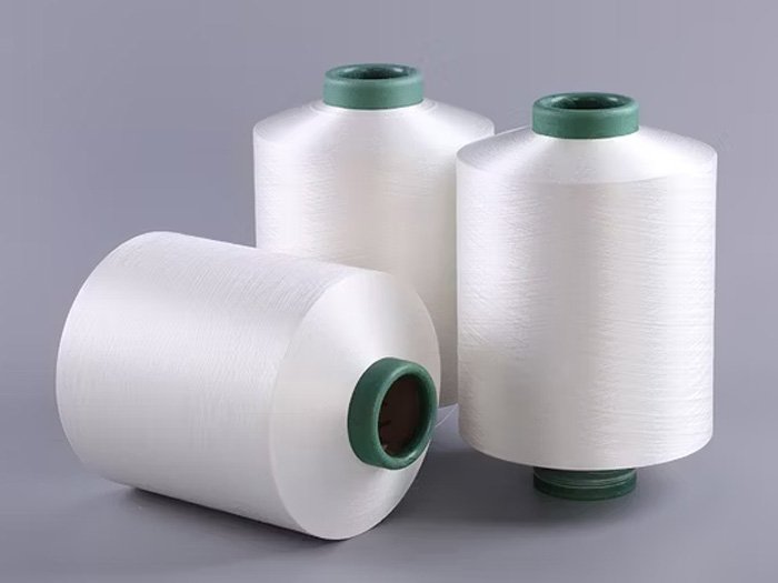 Ưu điểm và ứng dụng phổ biến của sợi polyester Oxford là gì?