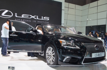 Ảnh chi tiết Lexus LS460L 2014 chính hãng tại Việt Nam - VINA BRAND