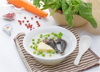 Hướng dẫn cách nấu cháo gà ác cho bé ăn dặm thơm ngon và bổ dưỡng