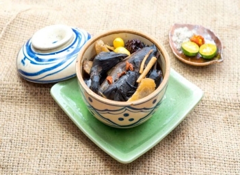 Bí quyết nấu cháo gà ác hầm thuốc bắc giúp bé tăng đề kháng tự nhiên